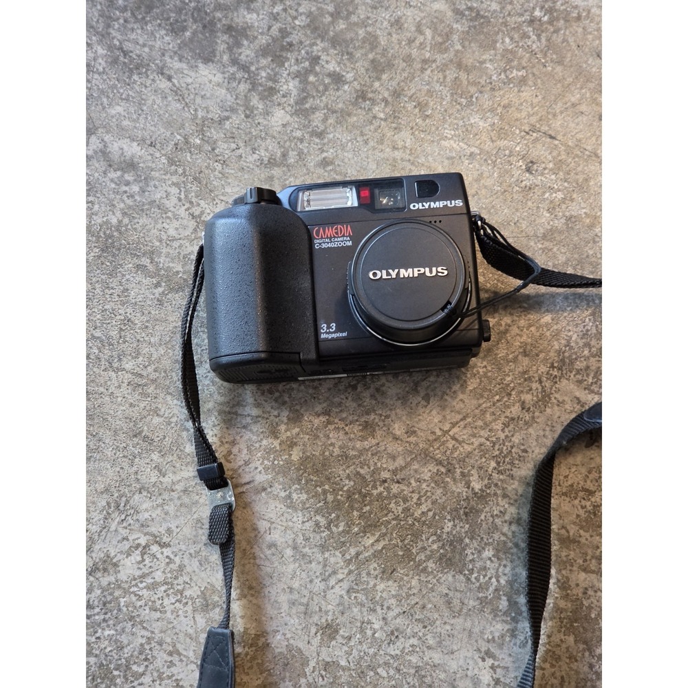 Olympus CAMEDIA C-3040 Zoom 3.3MP Digital Camera - Black